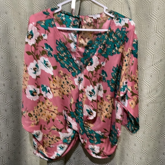 Umgee size small and large wrap knotted front kimono sleeve blouse preloved - Picture 9 of 13
